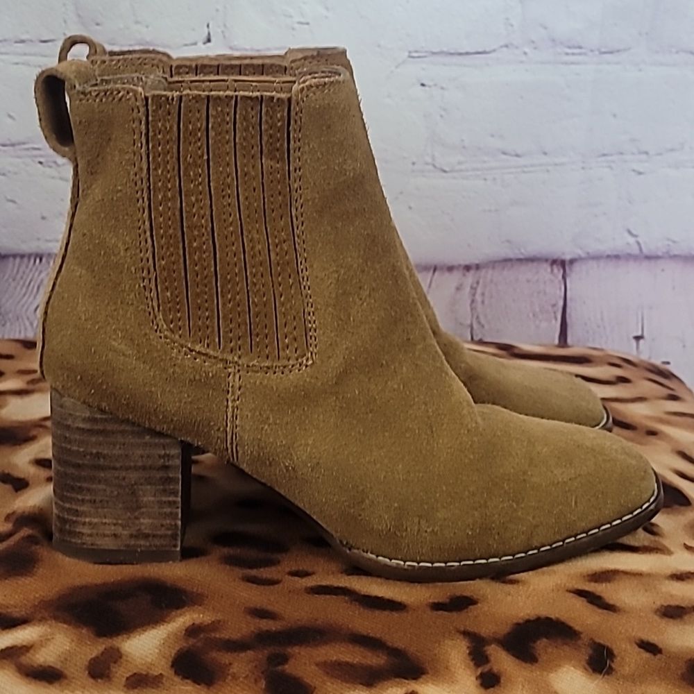 Madewell The Kat Chelsea Tan Suede Ankle Boots size 7